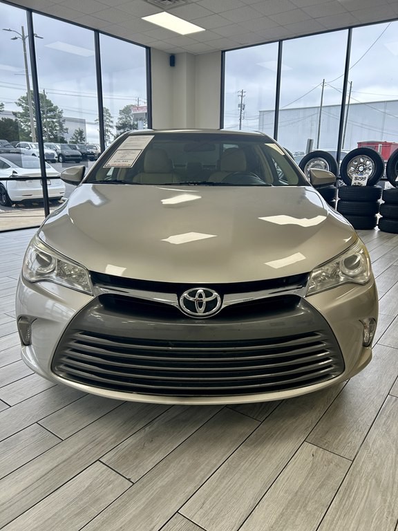 2017 Toyota Camry Image 2