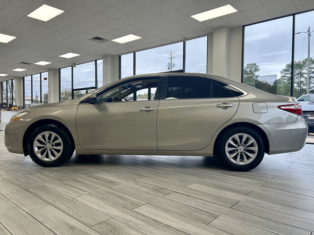 2017 Toyota Camry Image 4