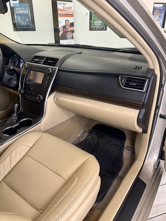 2017 Toyota Camry Image 12