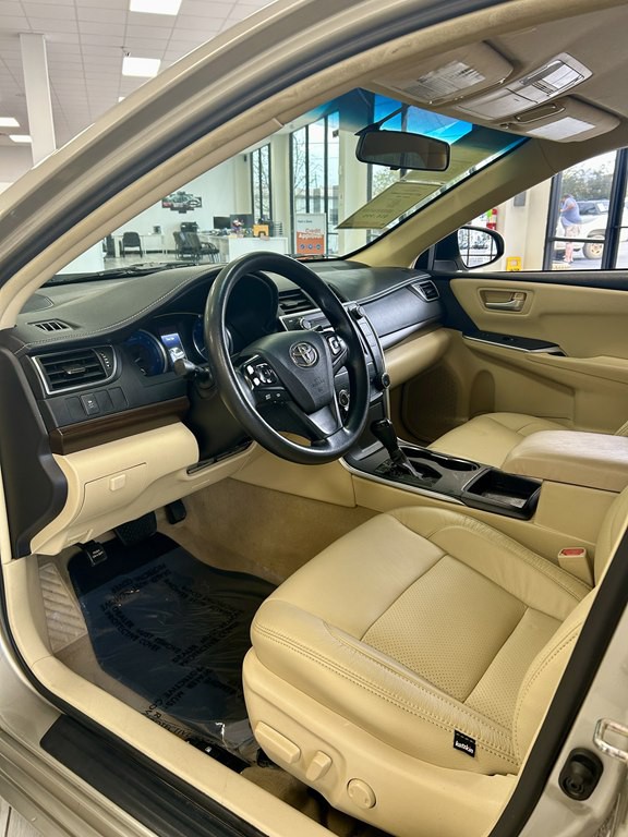 2017 Toyota Camry Image 13