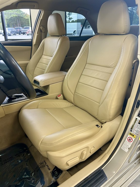 2017 Toyota Camry Image 14