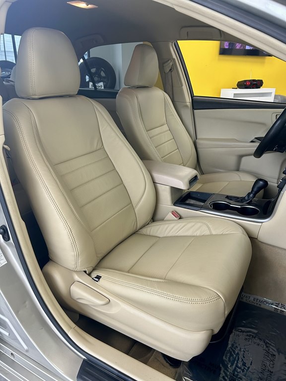 2017 Toyota Camry Image 16