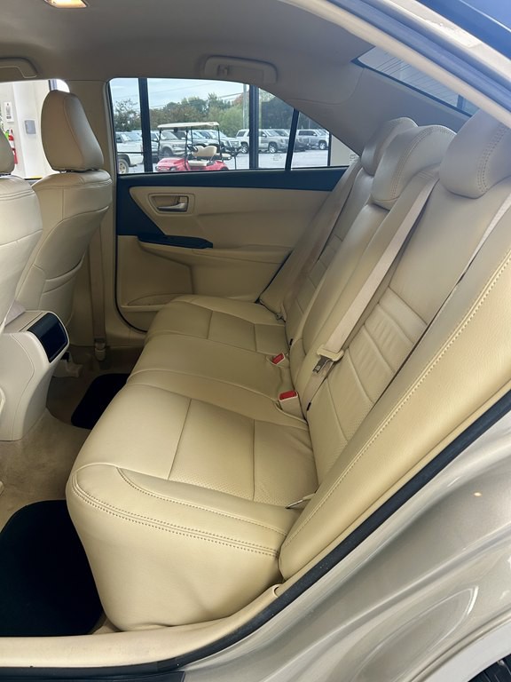 2017 Toyota Camry Image 17