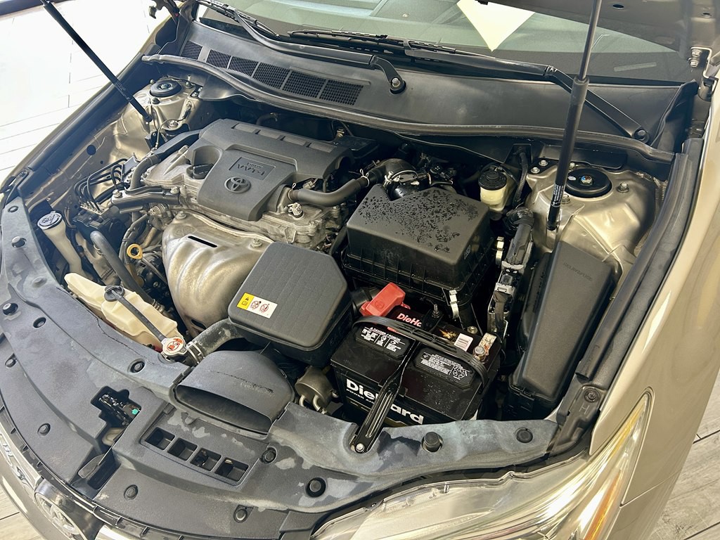 2017 Toyota Camry Image 18