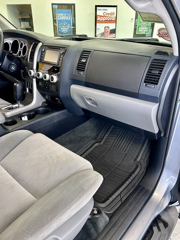 2014 Toyota Sequoia Image 11