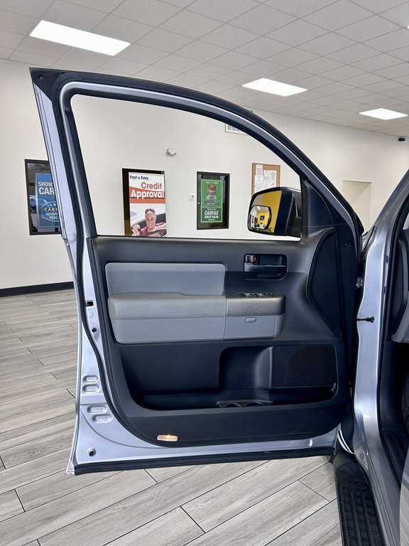 2014 Toyota Sequoia Image 14