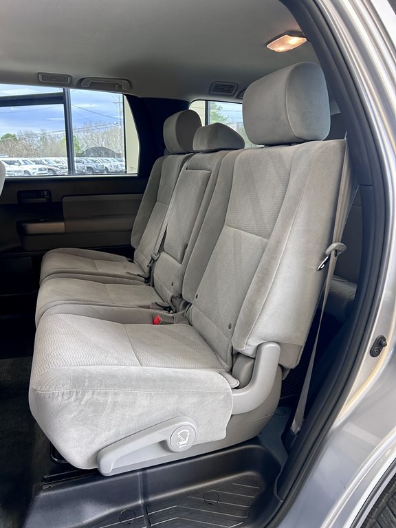2014 Toyota Sequoia Image 16