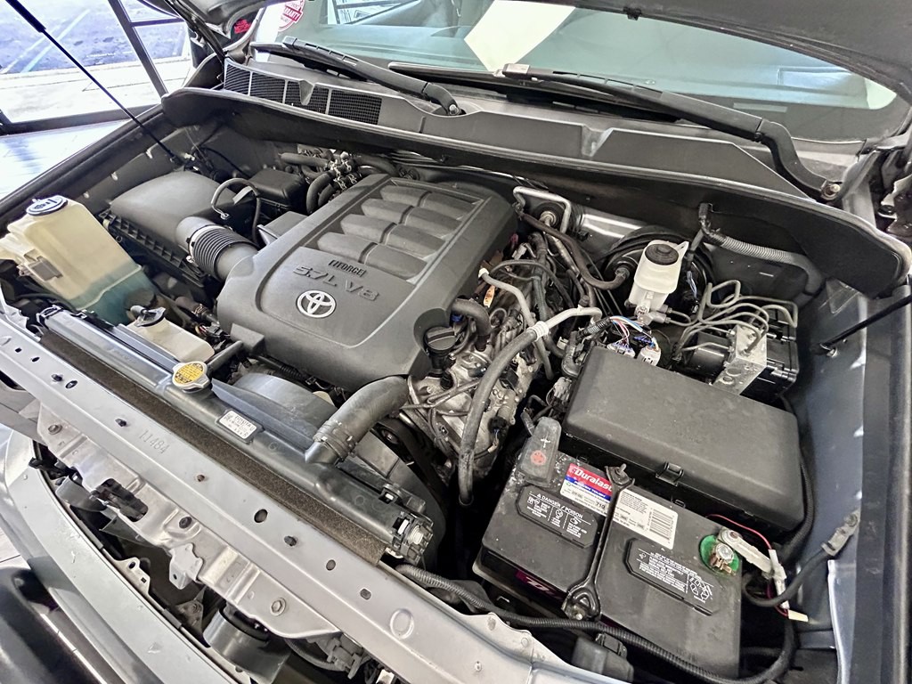 2014 Toyota Sequoia Image 18