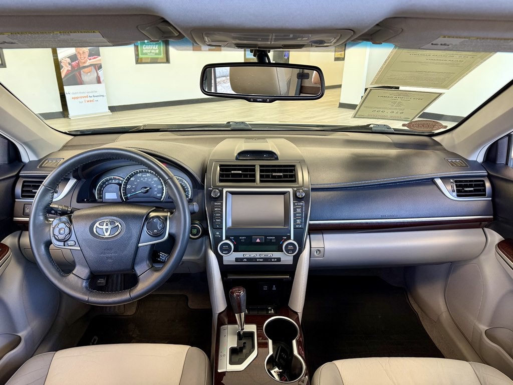 2013 Toyota Camry Image 10