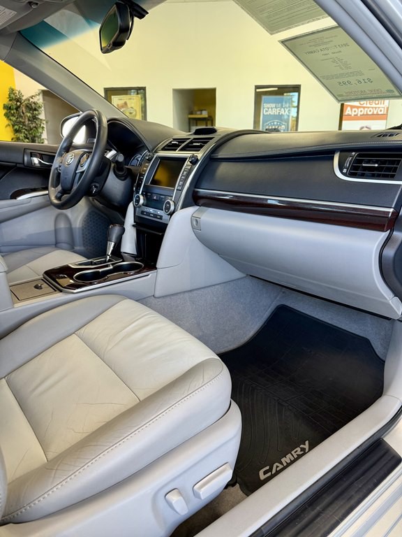 2013 Toyota Camry Image 12