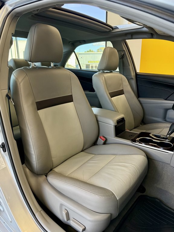 2013 Toyota Camry Image 16