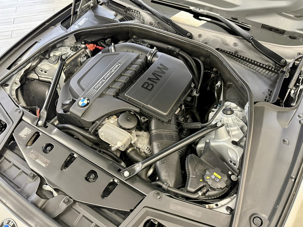 2015 BMW 5 Series Image 17