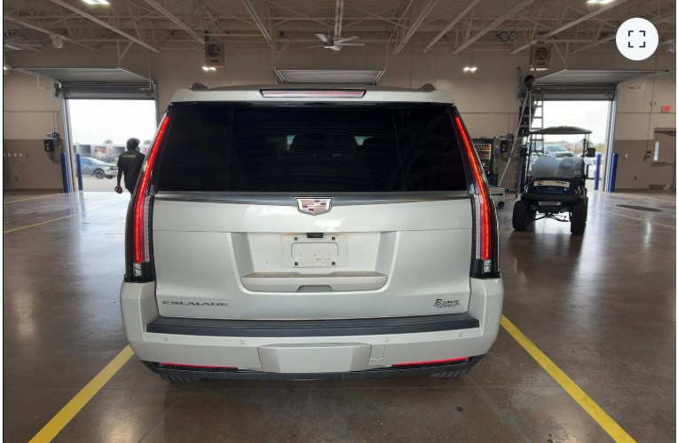 2017 Cadillac Escalade Image 6