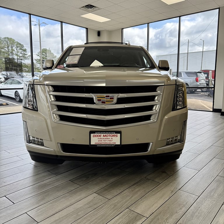 2017 Cadillac Escalade Image 2