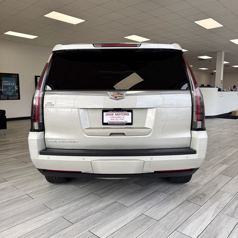 2017 Cadillac Escalade Image 8