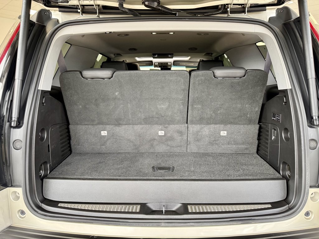 2017 Cadillac Escalade Image 9