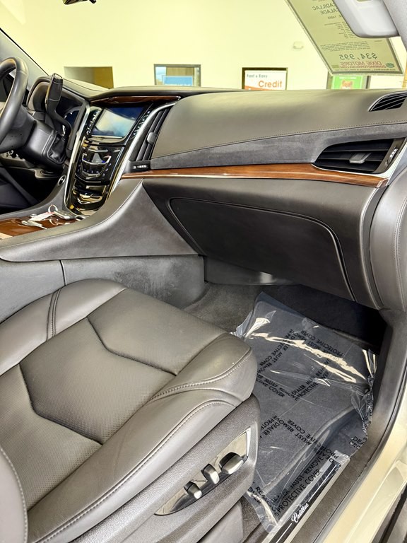 2017 Cadillac Escalade Image 12