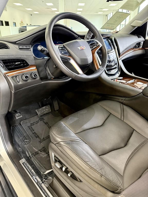 2017 Cadillac Escalade Image 13