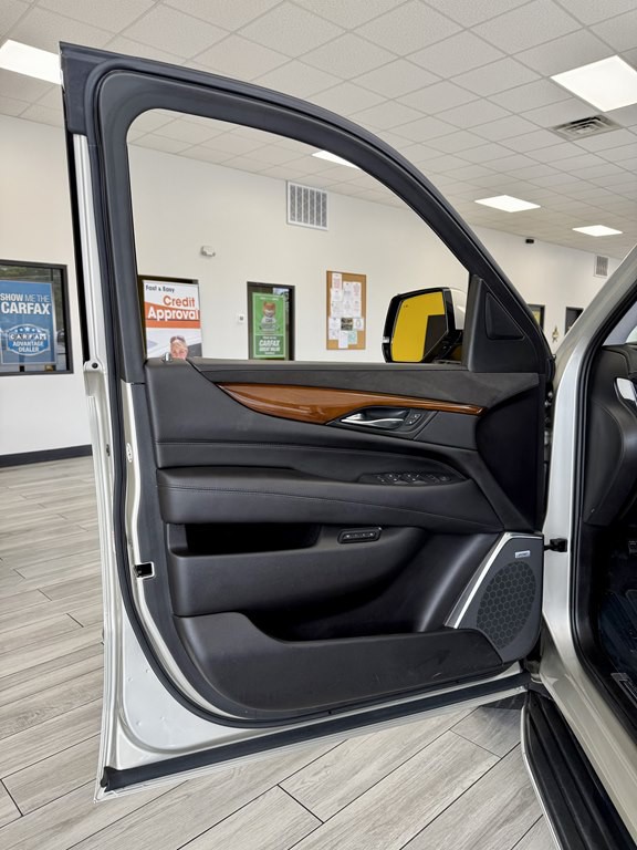 2017 Cadillac Escalade Image 15