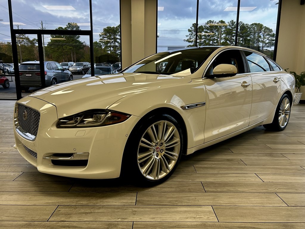 2016 Jaguar XJ Image 3
