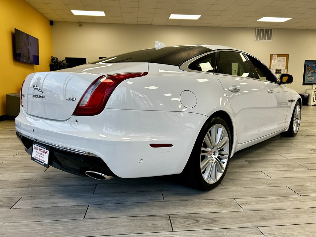 2016 Jaguar XJ Image 6