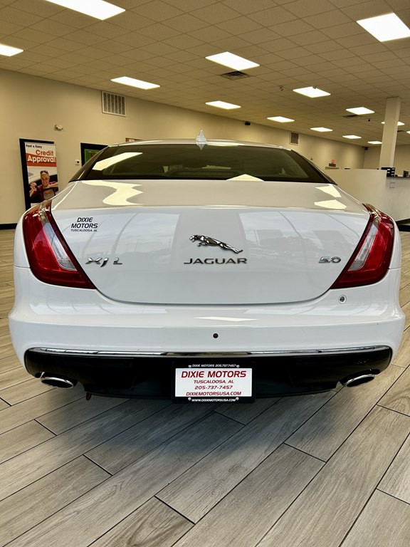 2016 Jaguar XJ Image 8