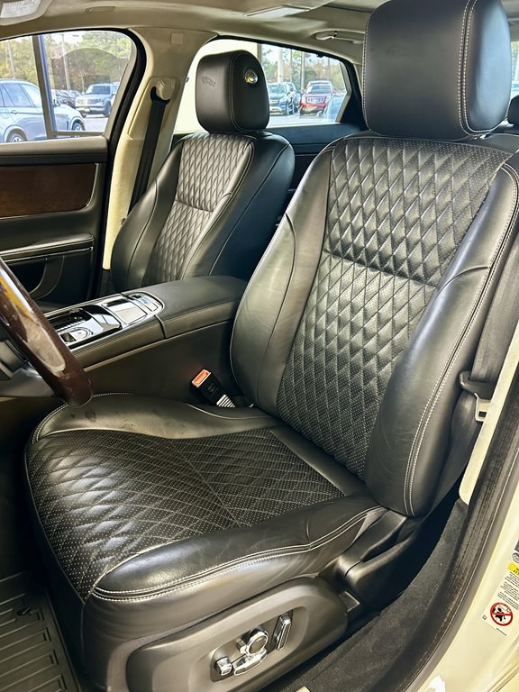 2016 Jaguar XJ Image 14