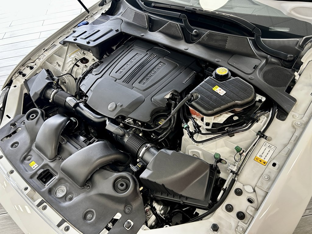 2016 Jaguar XJ Image 18