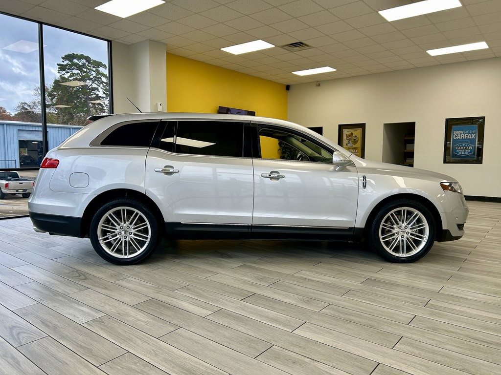 2018 Lincoln MKT Image 5