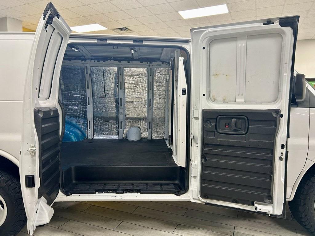2020 Chevrolet Express Image 16