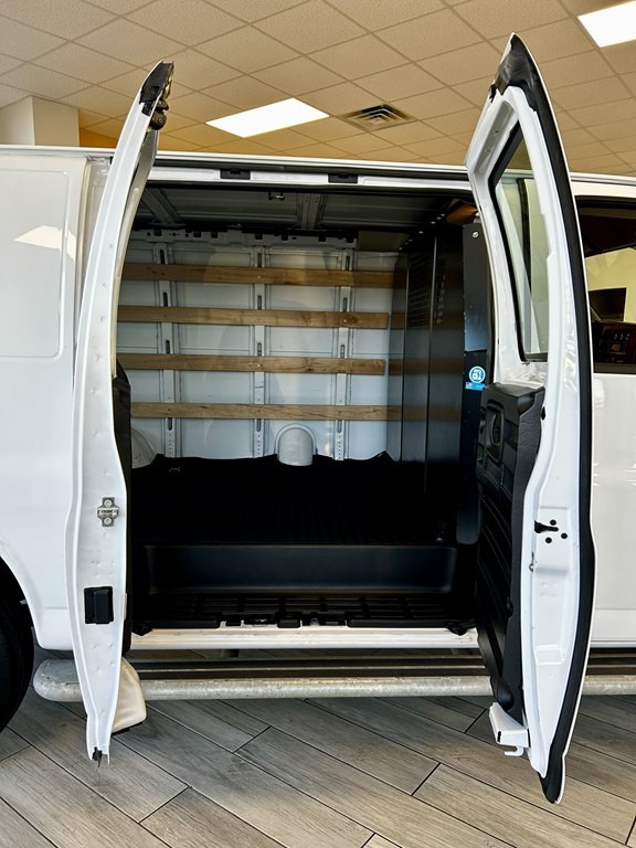 2024 Chevrolet Express Image 16