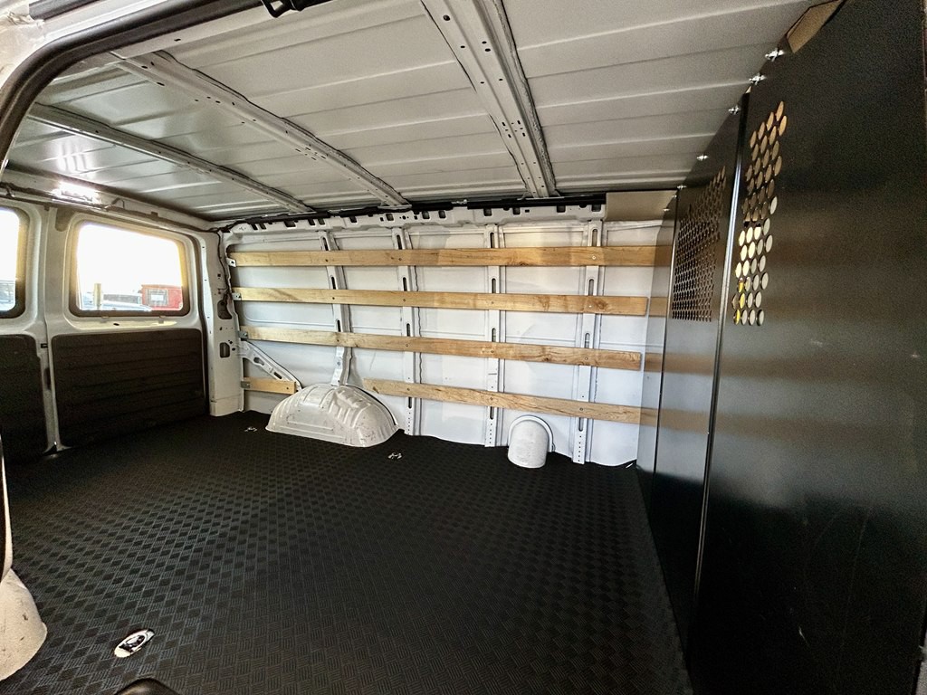 2024 Chevrolet Express Image 18