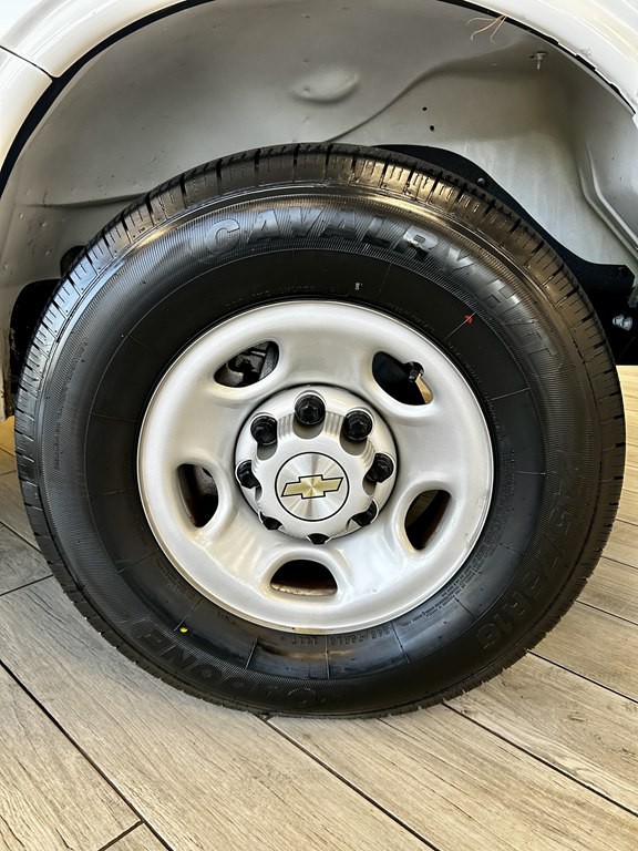 2024 Chevrolet Express Image 19