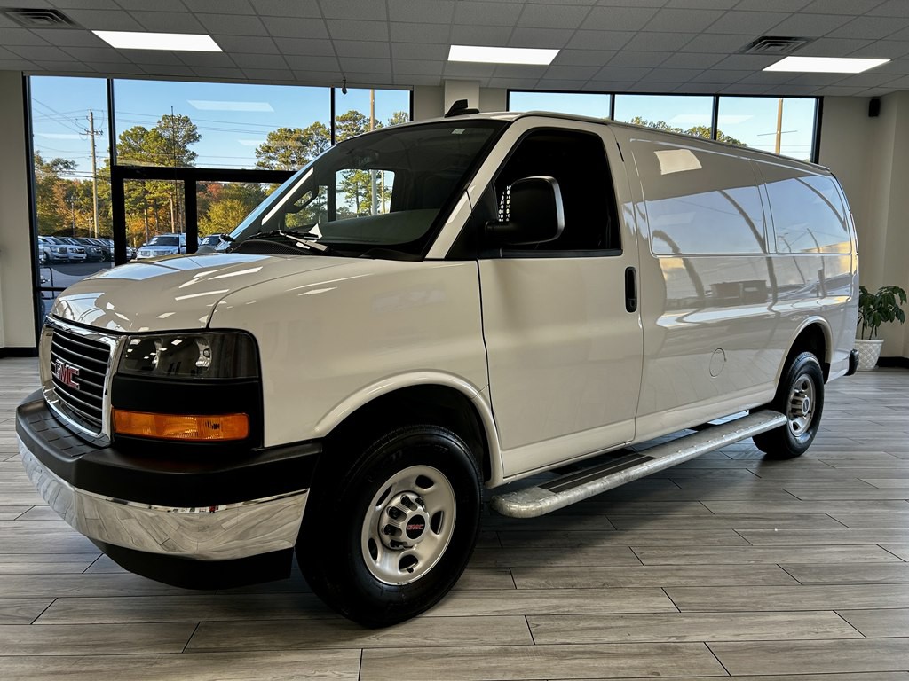 2024 GMC Savana Image 3