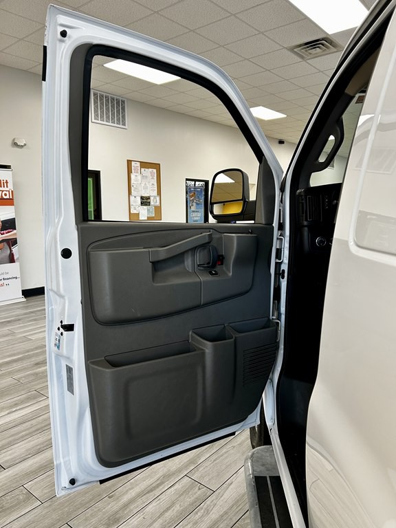 2024 GMC Savana Image 14