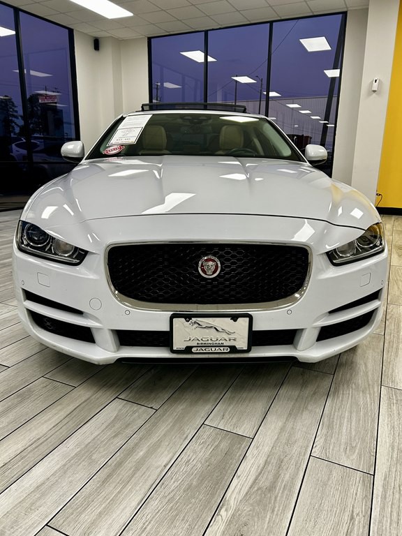 2018 Jaguar XE Image 2