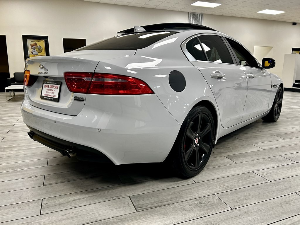 2018 Jaguar XE Image 6