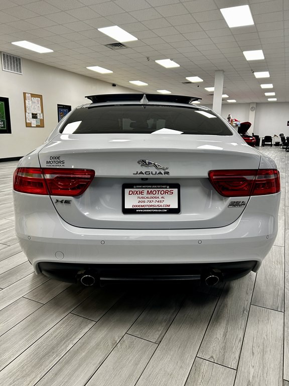2018 Jaguar XE Image 8