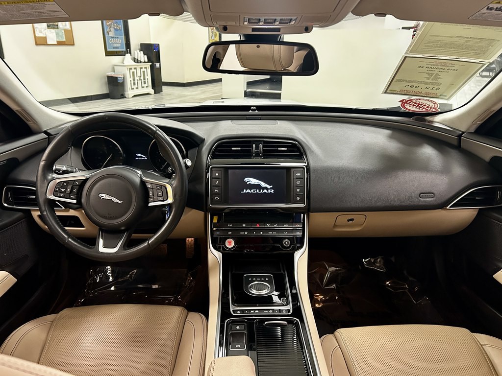 2018 Jaguar XE Image 10