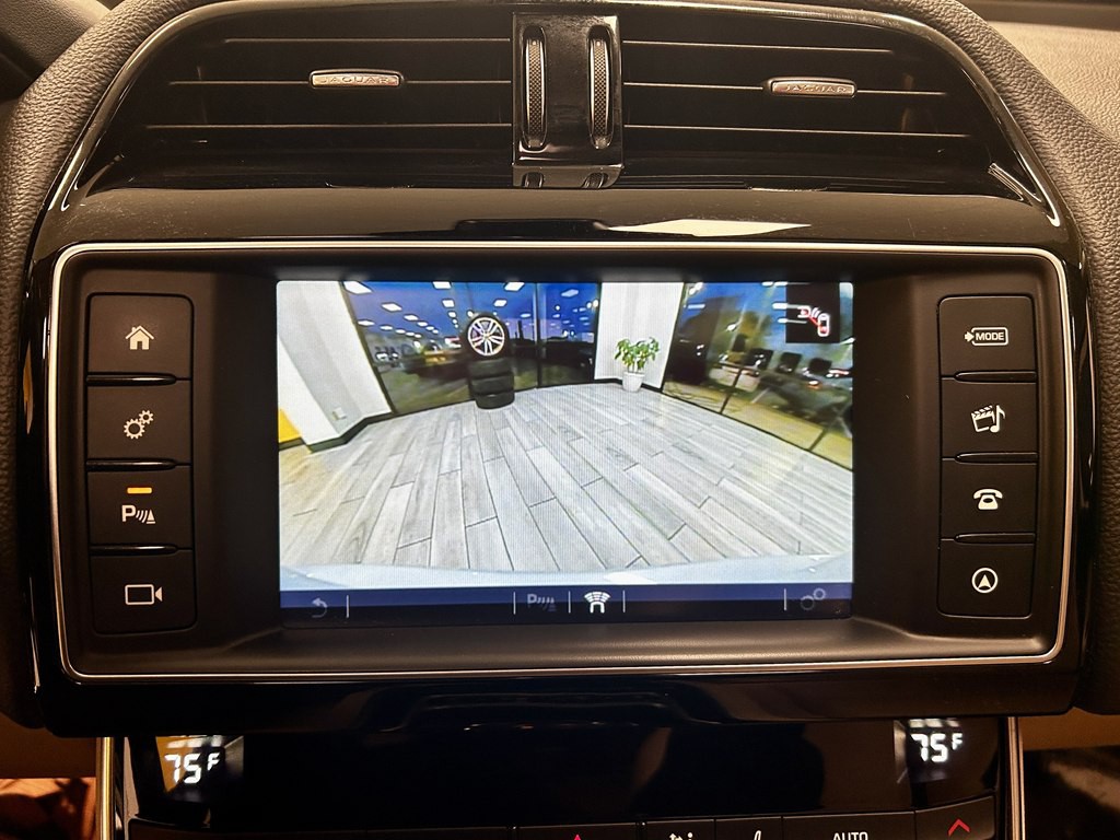 2018 Jaguar XE Image 11