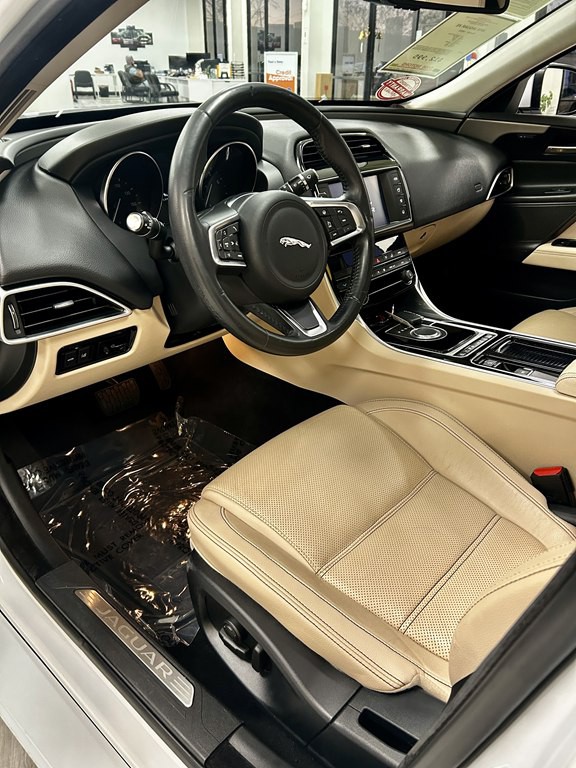 2018 Jaguar XE Image 13