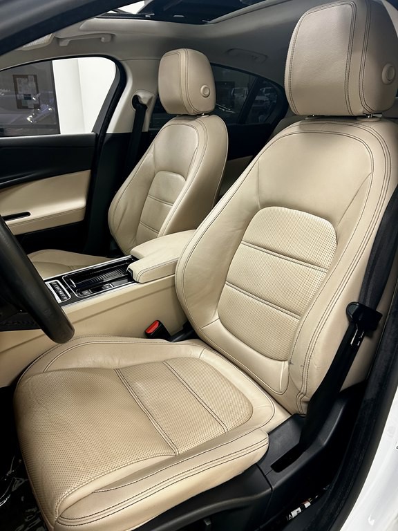 2018 Jaguar XE Image 14