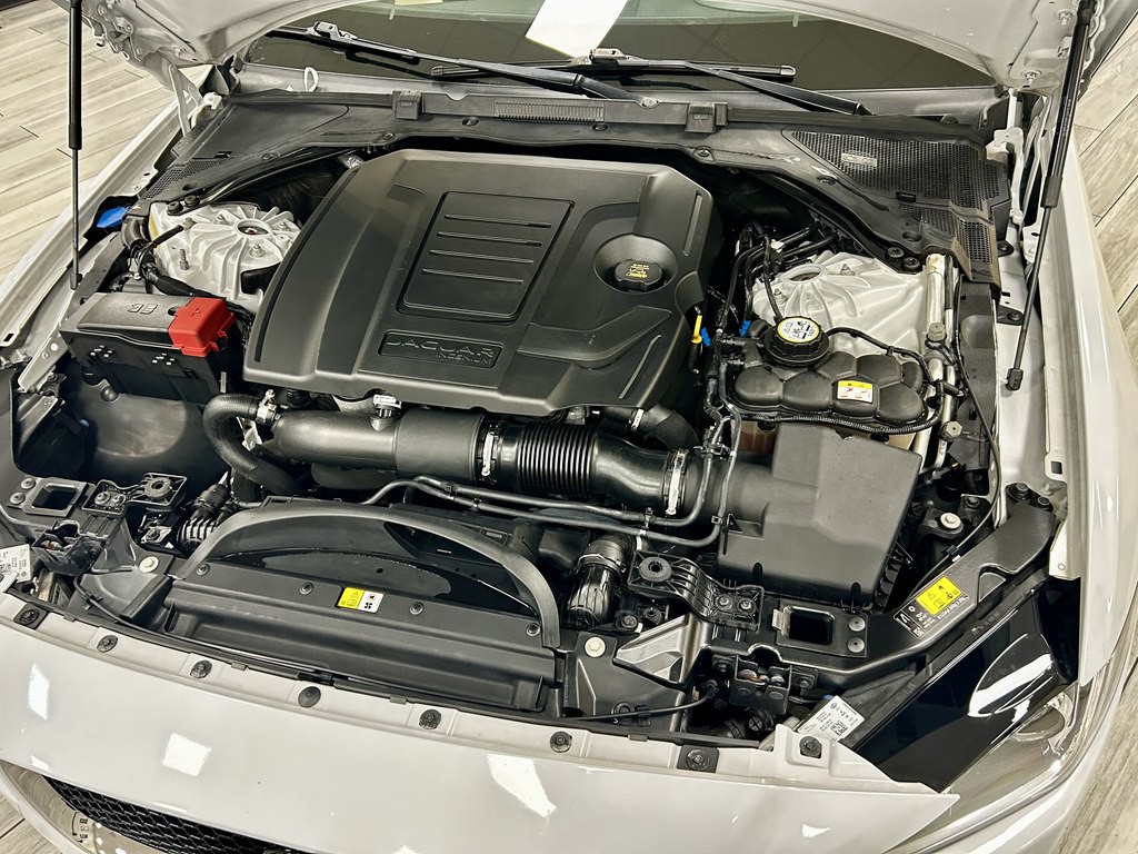 2018 Jaguar XE Image 18