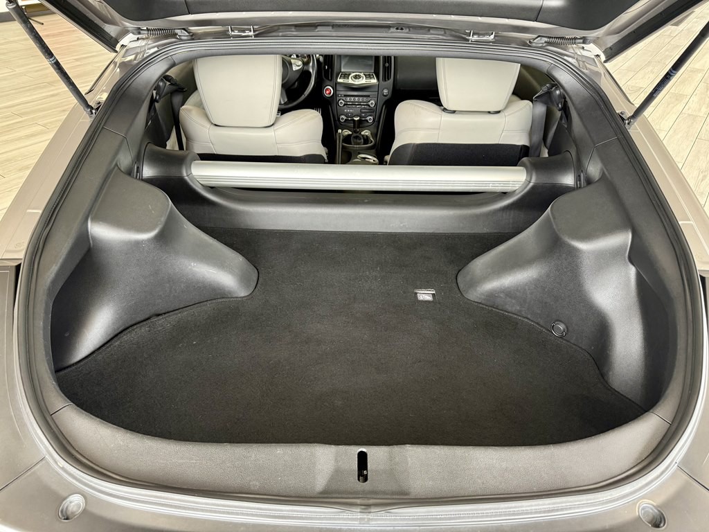 2009 Nissan 370Z Image 9