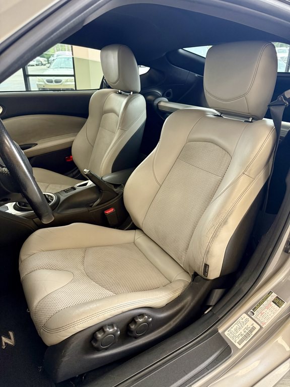 2009 Nissan 370Z Image 13