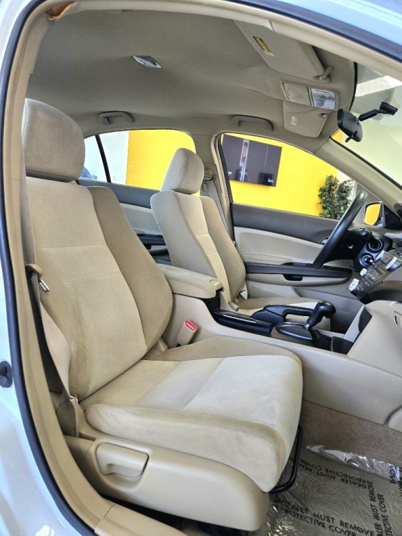 2009 Honda Accord Image 15