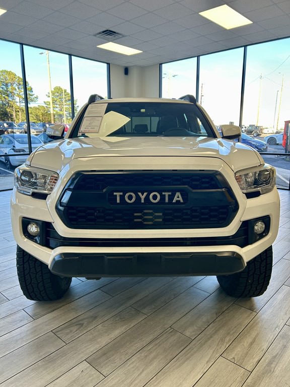 2018 Toyota Tacoma Image 2