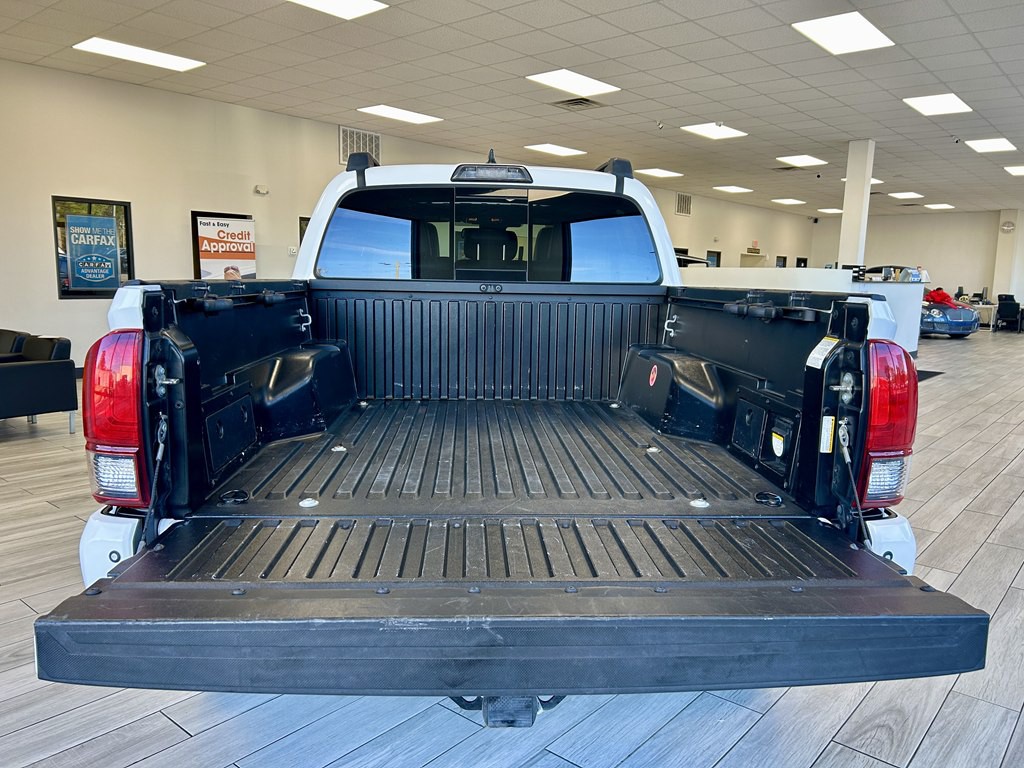 2018 Toyota Tacoma Image 9
