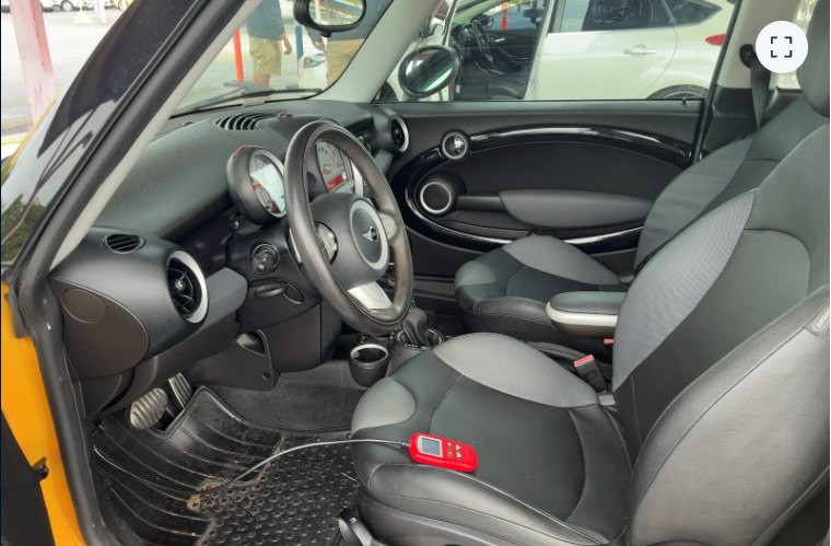 2009 MINI Cooper Image 11