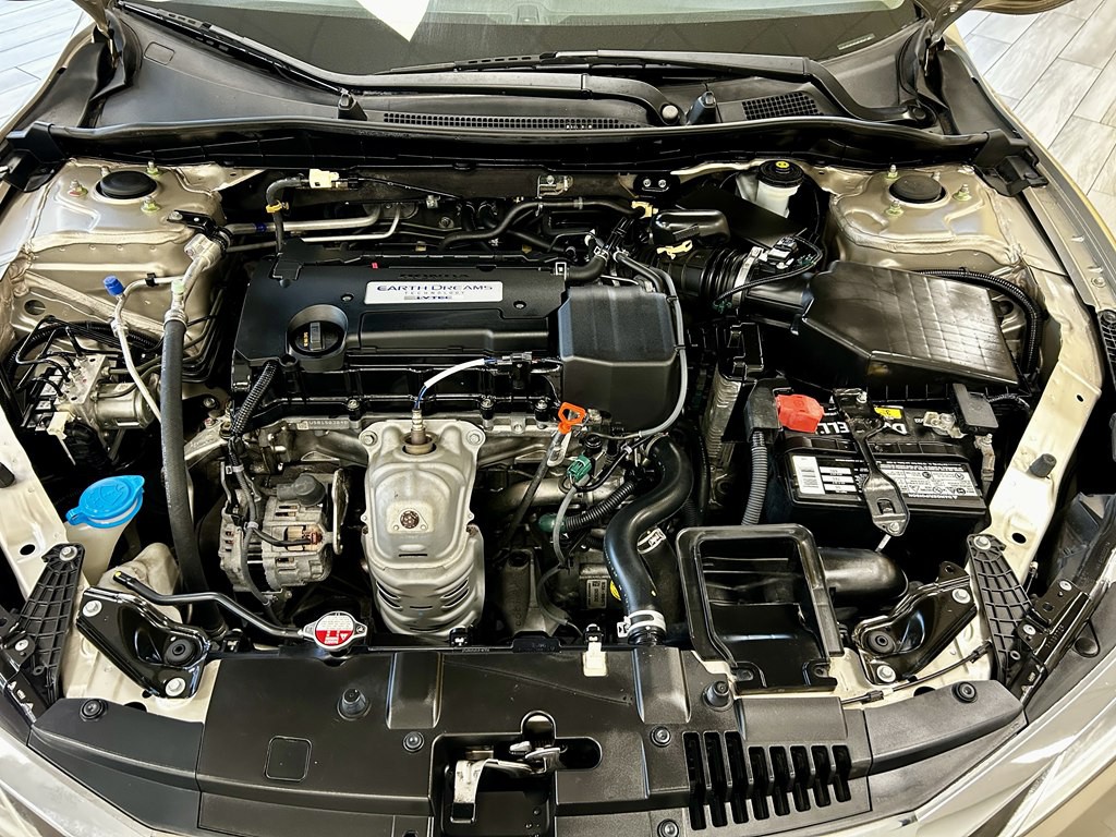 2016 Honda Accord Image 18